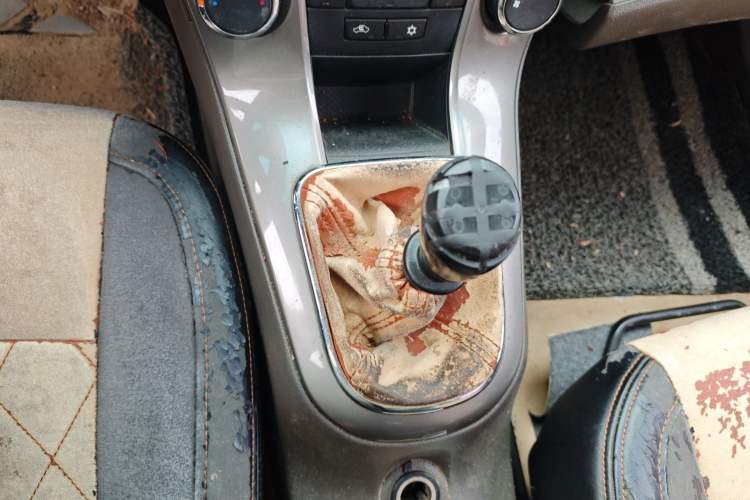 Used Chevrolet Cruze 2015 1.5L Classic SE MT Gear Lever