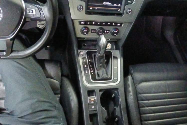 Used Volkswagen Variant 2017 380TSI Two-Wheel Drive Comfort Edition Gear Lever