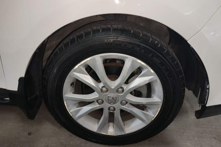 Used Baojun 730 2016 1.5T Manual Luxury Edition 7 Seats Right Front Wheel Hub