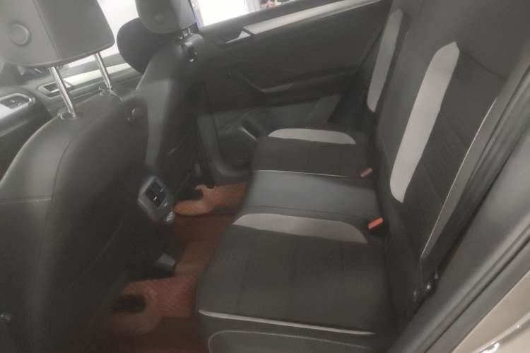 Used Volkswagen T-ROC 2020 230TSI DSG Two-Wheel Drive Advanced Version Left Rear Seat