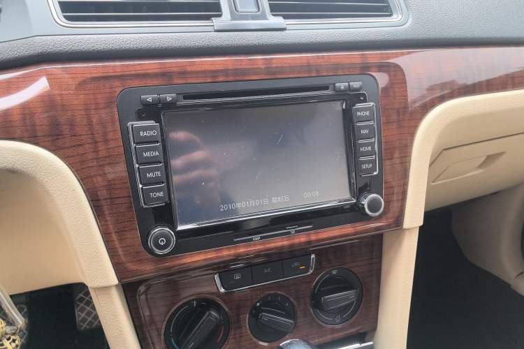 Used Volkswagen Lavida 2013 Restyled Classic 1.6L Automatic Comfort Edition Audio And AC Panel