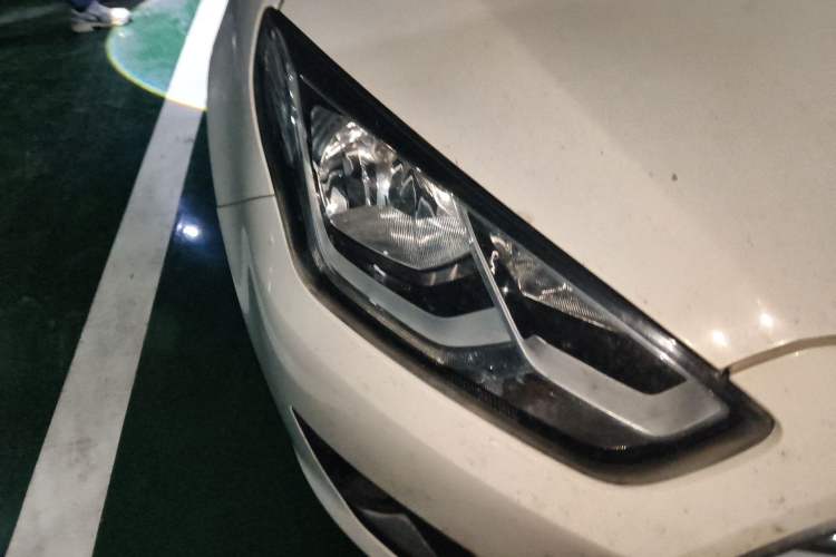 Used Ford Escort 2015 1.5L Automatic Fashion Model Right Front Headlight