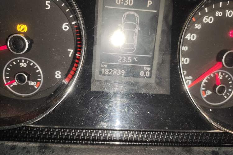 Used Volkswagen Magotan 2012 1.8TSI Luxury Model Odometer Close Up