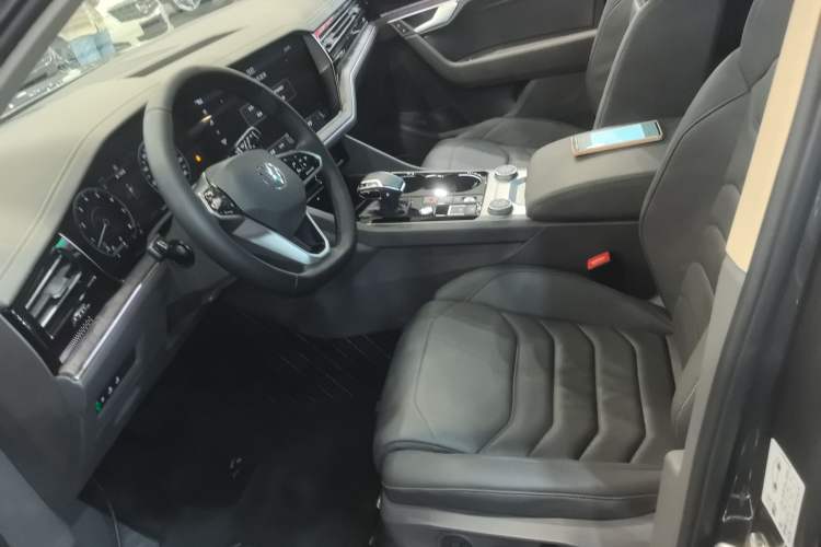 Used Volkswagen Touareg 2021 3.0 TSI Luxury Edition Black Diamond Sport Package