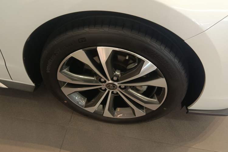 Used Toyota Granvia 2023 2.5L Hybrid Flagship VIP Edition Exterior 4