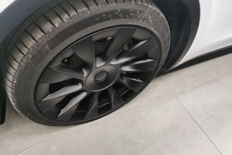 Used Tesla Model Y 2021 Long-Range All-Wheel-Drive Version