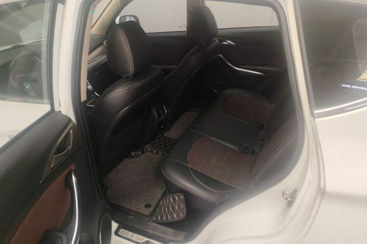 Used BYD Song 2017 Gaishe Upgrade Edition 1.5TID Automatic Comfort Model Left Rear Seat