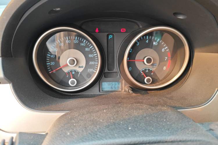 Used Buick Excelle 2011 1.6LX-AT Odometer Close Up