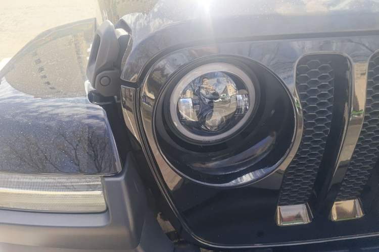 Used Jeep Wrangler  Right Front Headlight
