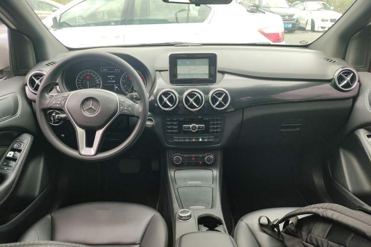 Used Mercedes-Benz B-Class 2012 B 180 base model (imported) Center Console