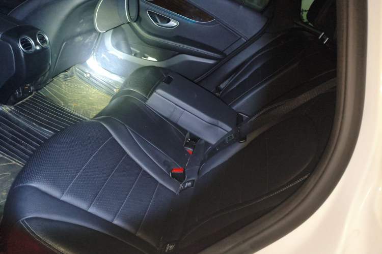 Used Mercedes-Benz GLC 2019 GLC 260 4MATIC Luxury Model