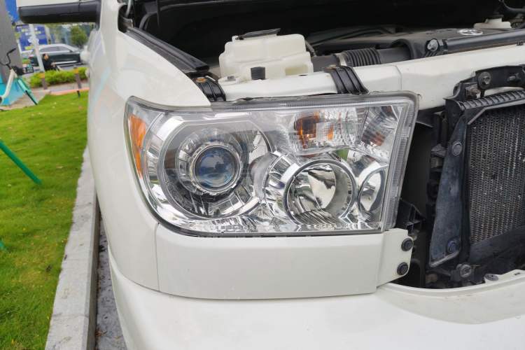 Used Toyota Sequoia  Right Front Headlight