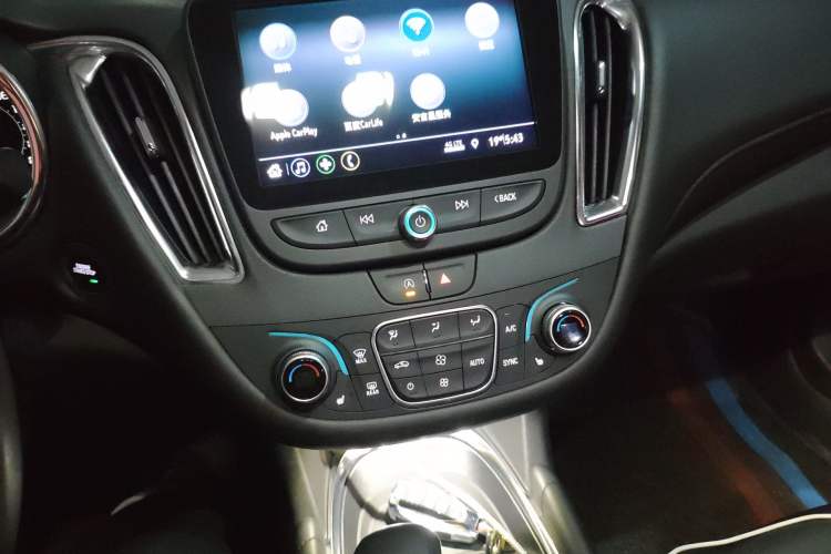 Used Chevrolet Malibu XL 2023 1.5T Elite Edition Audio And AC Panel