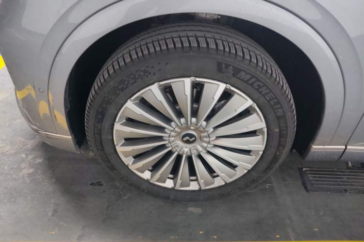 Used ONVO Luxeed L90 2025 Model—Max Six-Seater Version Exterior 4