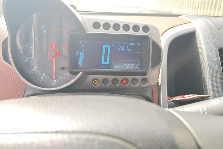 Used Chevrolet Aveo Sonic 2011 Hatchback 1.6L MT SX
