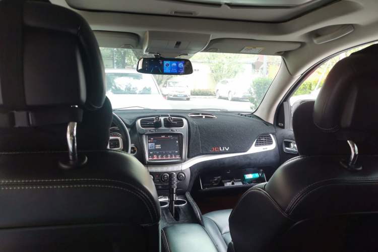 Used Dodge Journey 2013 2.4L Two-Wheel Drive Luxury Version
