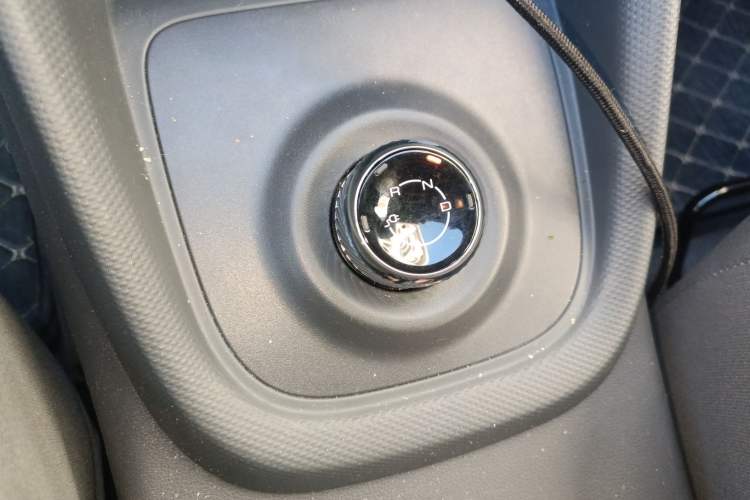 Used Wuling Hongguang New Energy 2024 All-Electric Model 300KM Standard Version Gear Lever