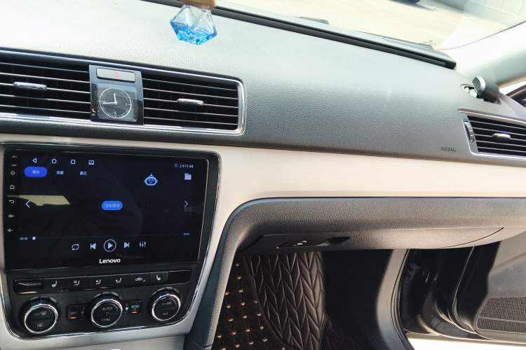 Used Volkswagen Passat 2015 1.8TSI DSG Prestige Edition Audio And AC Panel