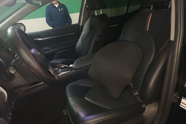 Used Toyota Camry 2021 2.0G Luxury Edition
