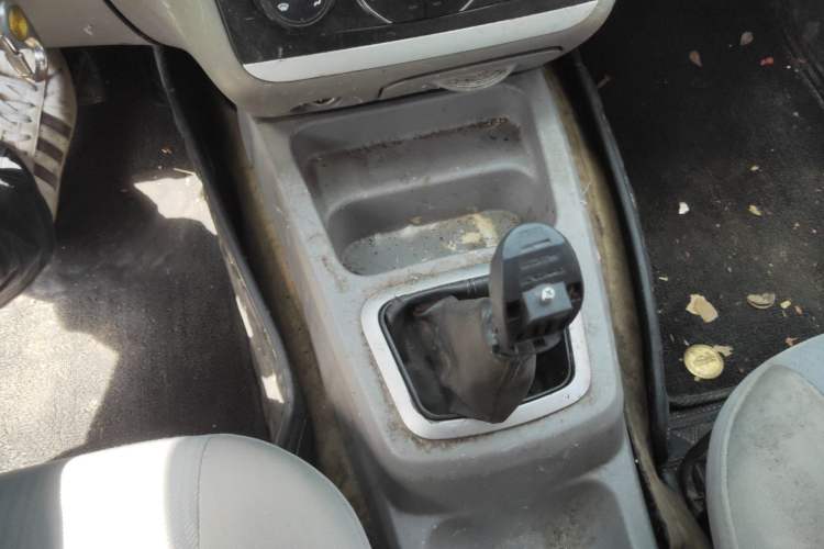 Used BAIC Weiwang M20 2014 1.5L Comfort Version BJ415B Gear Lever
