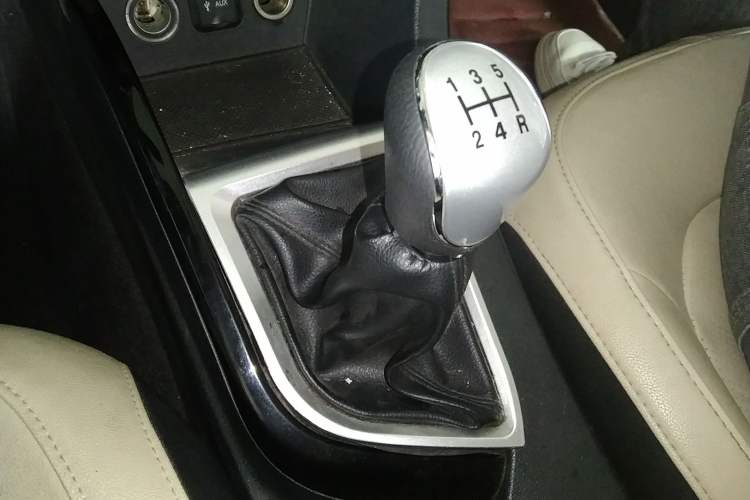 Used CHANGAN Alsvin V7 2015 1.6L Manual Enjoyment Model China IV Standard Gear Lever