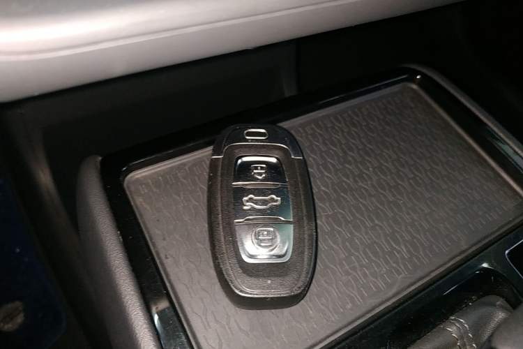 Used Hongqi E-QM5 2022 431 km Charge & Enjoy Edition Interior 1