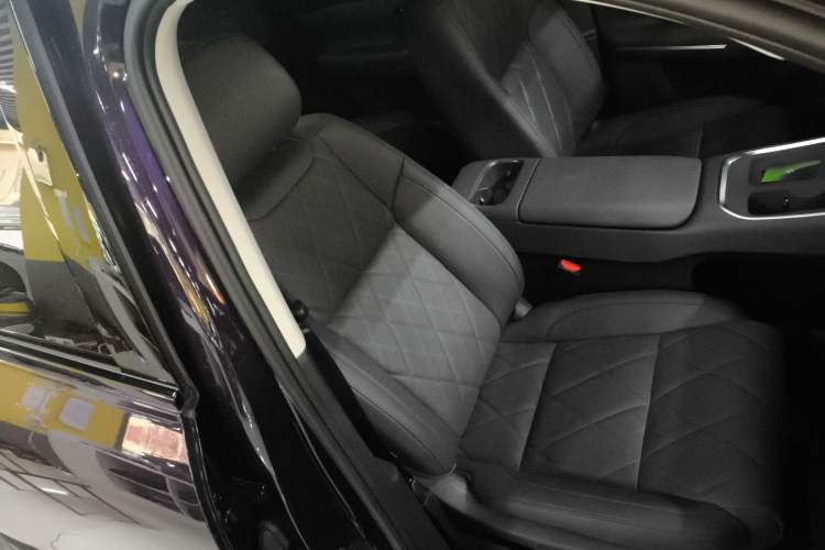 Used Leapmotor C16 2026 Extended-Range 280 LiDAR Zhizun Edition 5 Seats
