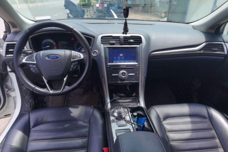 Used Ford Mondeo 2017 EcoBoost 180 Stylish Model Center Console