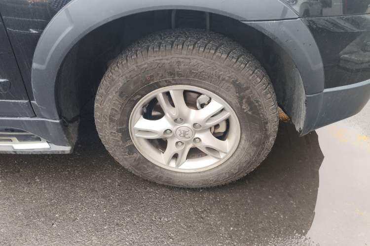 Used Roewe W5 2014 1.8T 2WD Automatic Tharu Special Edition Right Front Wheel Hub