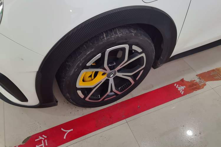 Used ORA Good Cat GT 2023 Mulan Edition 401km Prestige Version Left Front Wheel Hub