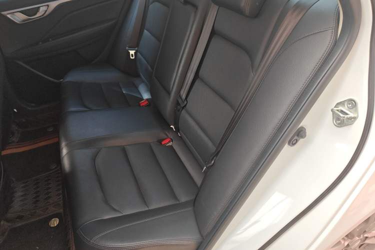 Used Geely Auto Vision 2019 Upgraded Model 1.5L Manual Luxury Version China VI Standard