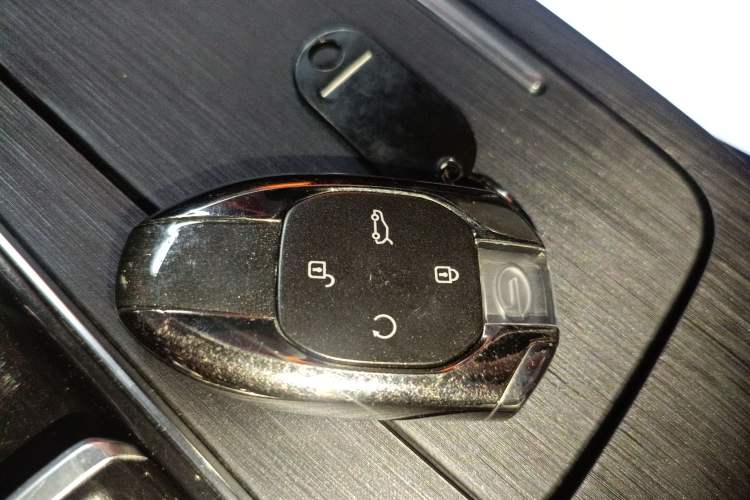 Used GAC Trumpchi GS8 2022 Linghang Series 2.0 TGDI Two-Wheel-Drive Luxury Smart Connectivity Version (7 Seats)
