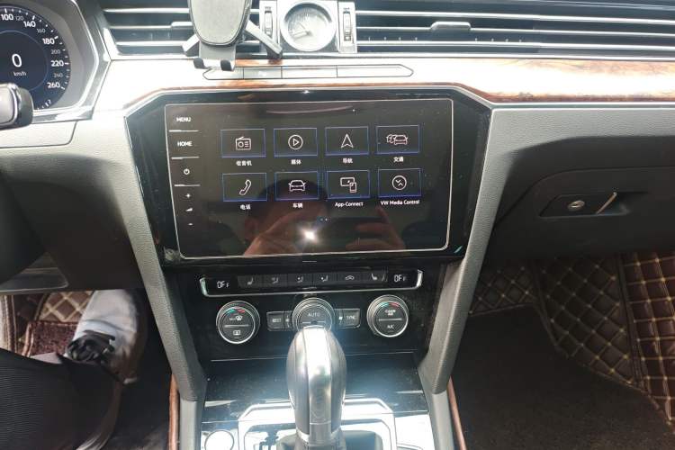 Used Volkswagen Magotan 2018 380TSI DSG Prestige Model Audio And AC Panel