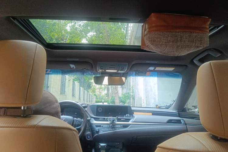 Used Lexus ES 2020 300h Premier Edition