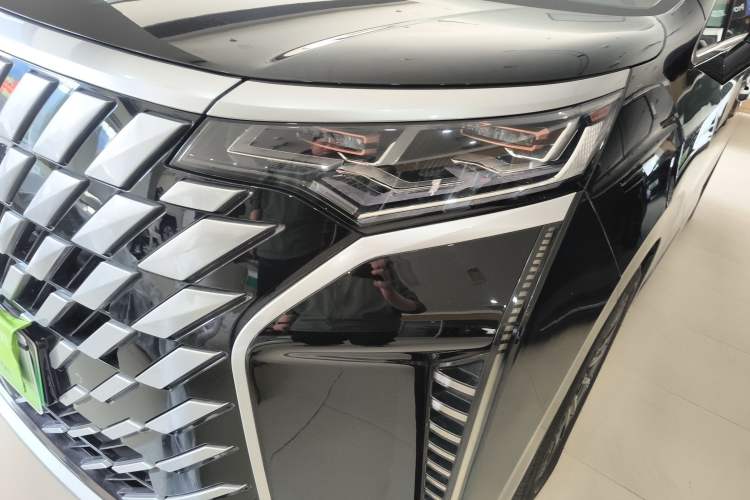 Used Denza D9 2024 DM-i 1050 Luxury Model