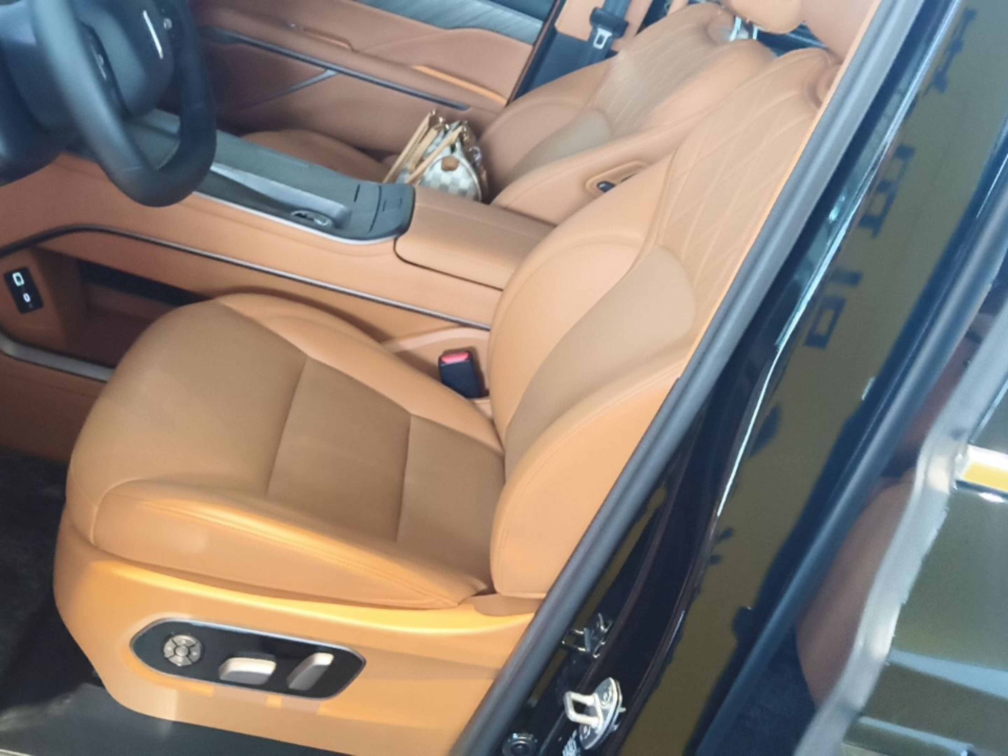 Vordere Reihe im Auto
