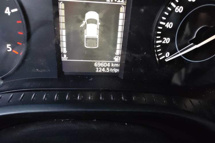 Used JMC Baodian 2023 2.5T Diesel Two-Wheel Drive Comfort Edition Standard Wheelbase JX4D25A6L Odometer Close Up