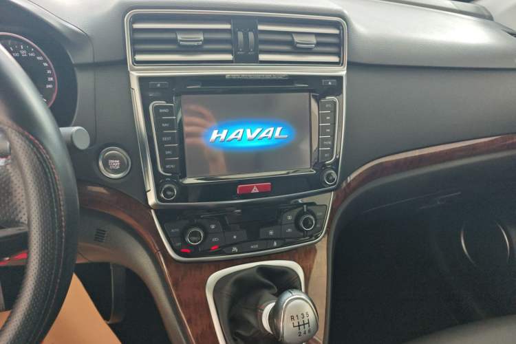 Used Haval H6 2015 Revised Version Sport Edition 1.5T Manual Transmission Two-Wheel Drive Elite Grade
