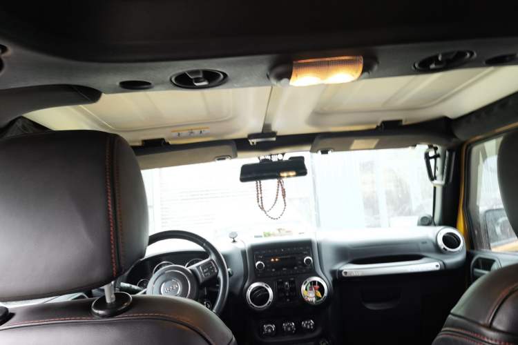 Used Jeep Wrangler 2014 3.0L Sahara Four-Door Edition
