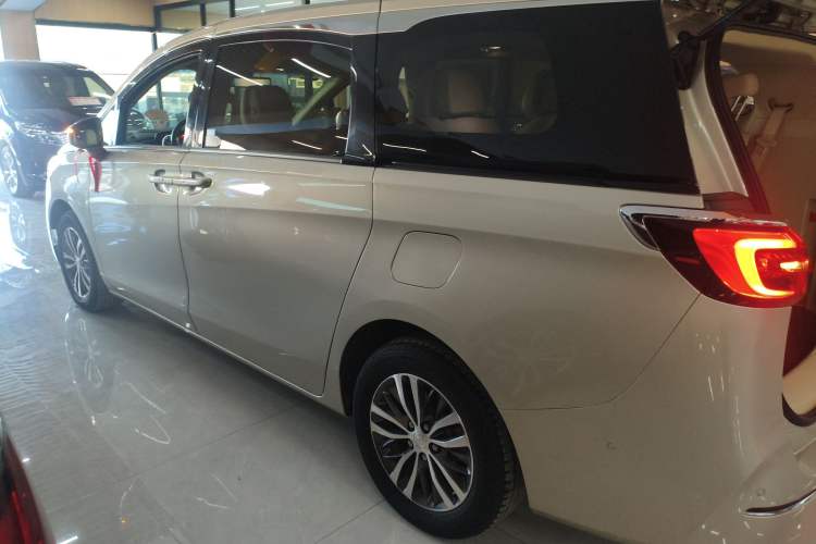 Used Buick GL8 2022 ES Landtrek 653T Luxury Edition