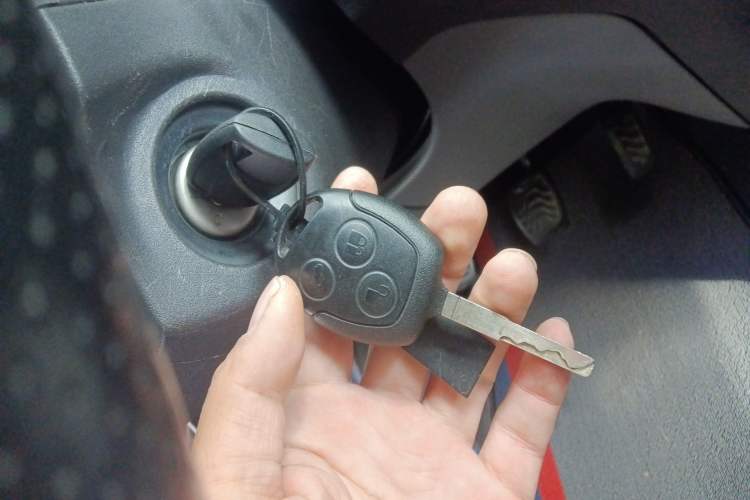 Used Ford Transit 2019 2.0T Diesel Multi-Purpose Commercial Vehicle Short Wheelbase Low Roof 6-Seater China VI Standard