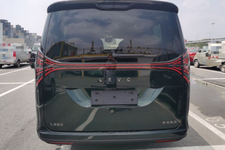 Used Geely Galaxy LEVC L380 2024 140-Degree 6-Seater All-Wheel-Drive Ultra Rear