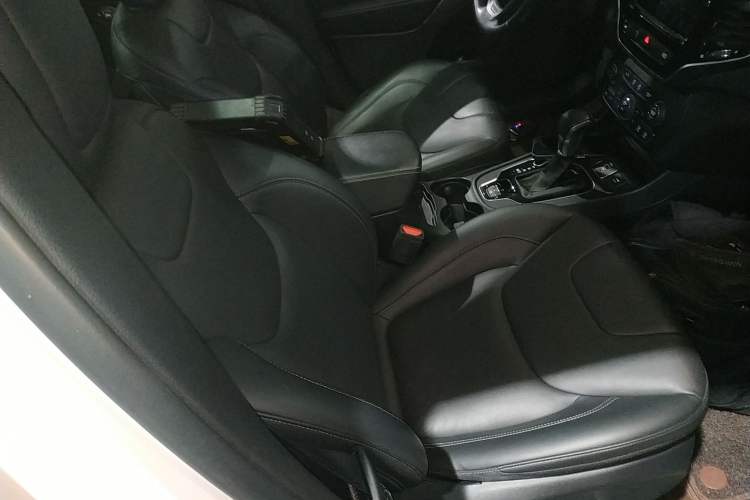 Used Jeep Cherokee 2020 2.0T Two-Wheel Drive Leading Edition