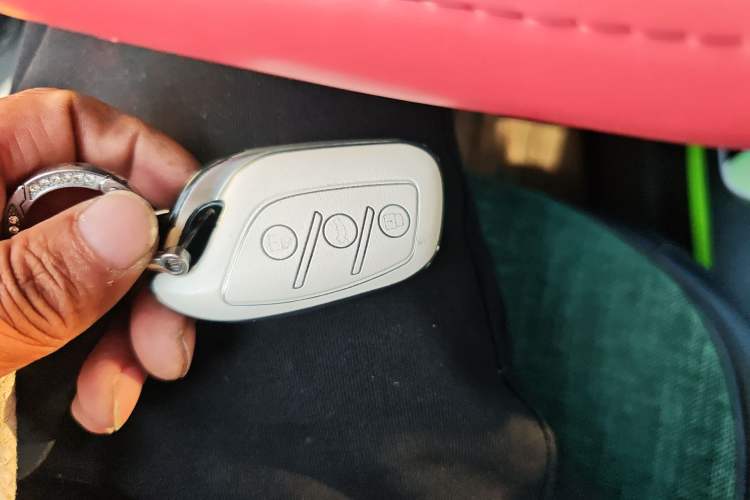 Used Roewe Clever 2021 302 km New Four-Seater Super-Efficient Version
