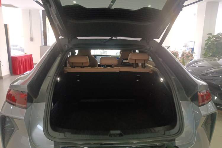 Used BYD Song L EV 2025 Intelligent Driving Version 662 km LiDAR Excellence Edition
