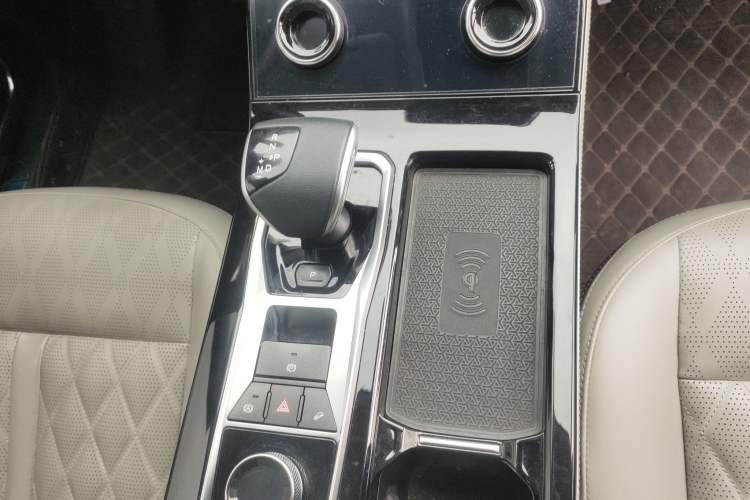 Used JETOUR X70 2023 Zhuge 2.0T DCT Wolong 7-Seater Gear Lever