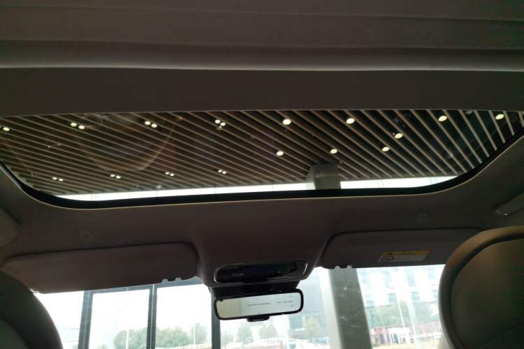 Used Hima AITO M8 2025 Model Pure Electric Ultra Six-Seat Four-Wheel-Drive Version
