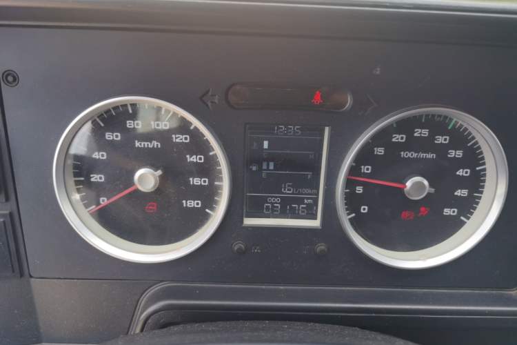 Used Iveco Daily 2017 2.5T A35 Passenger Van 5-7 Seats Model 47Z5 Instrument Cluster