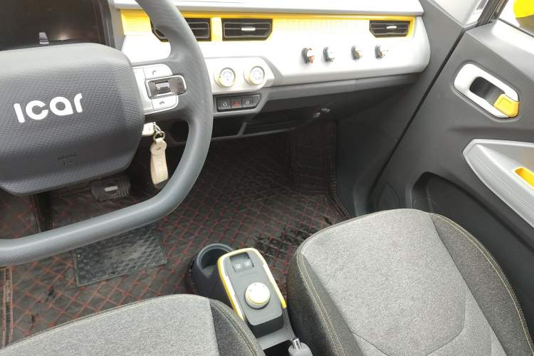 Used Chery QQ Ice Cream 2022 170km Sundae Phosphate Lithium-Ion Audio And AC Panel