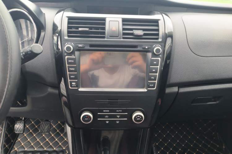 Used HYOSOW S3 2015 1.5L Luxury Model China V Standard Audio And AC Panel